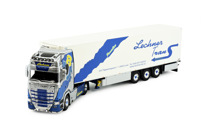 Volvo Kühlkoffersattelzug der Spedition Lechner