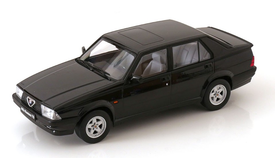 Alfa Romeo 75, Schwarz – Modellauto 1:18 in klassischer Ausführung Alfa Romeo 75, Schwarz – Modellauto 1:18 in klassischer Ausführung