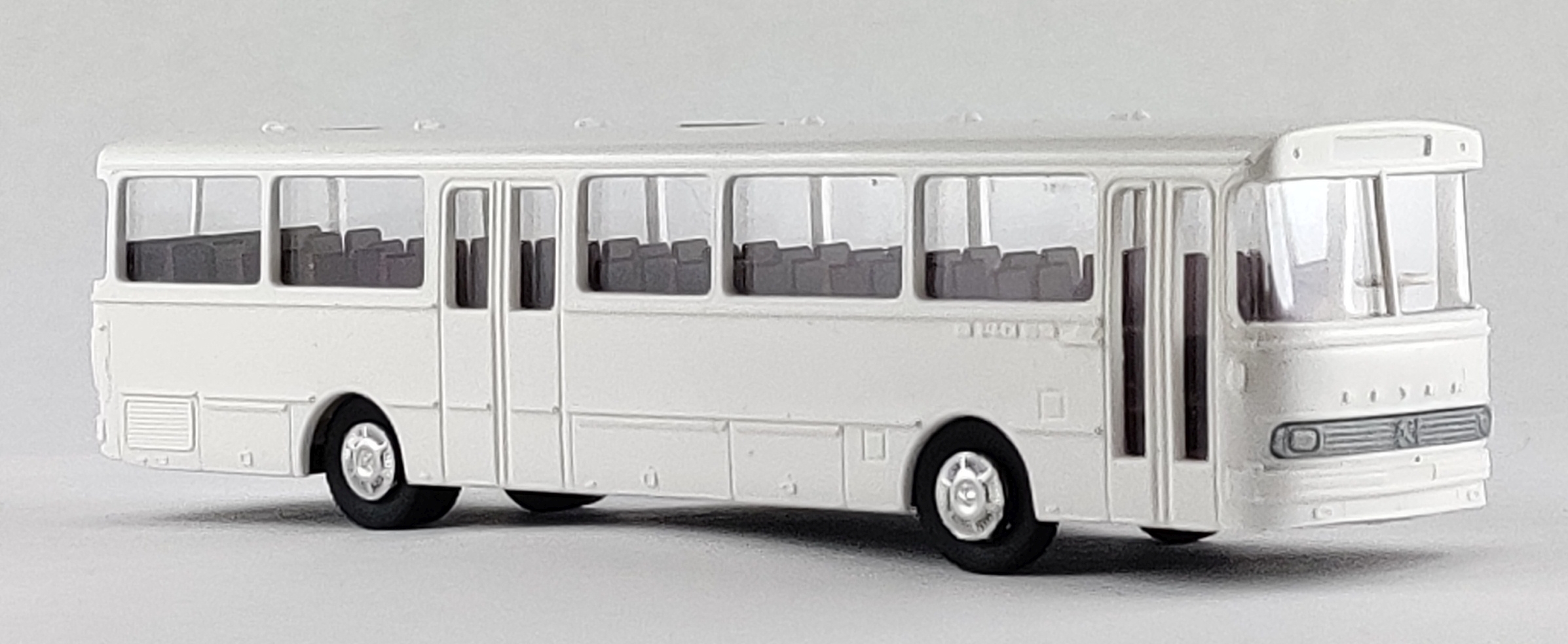 Setra S 140 Reisebus, weiß(braune Inneneinrichtung), Bausatz 
