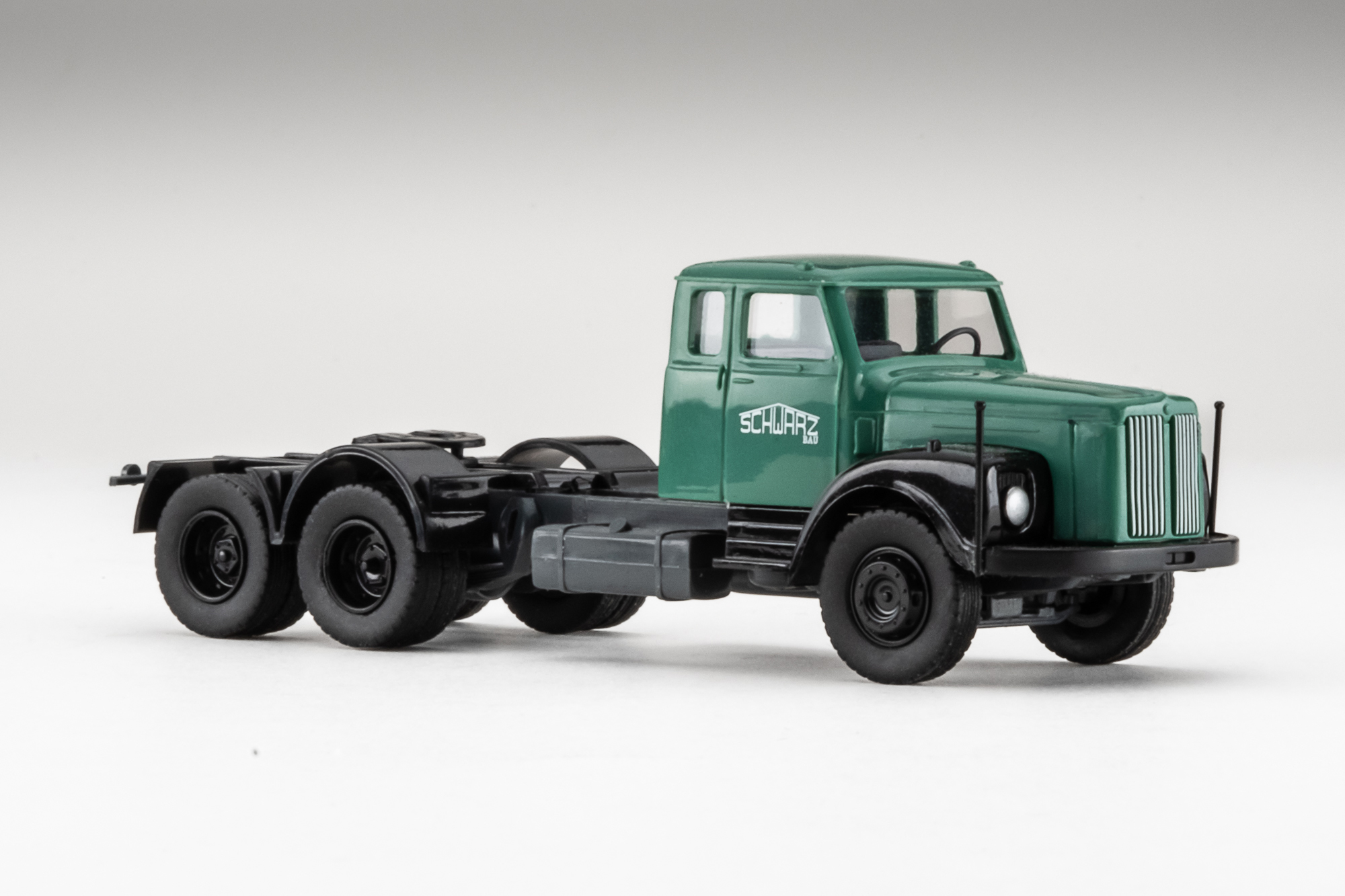 Scania LS 111 Sattelzugmaschine -Schwarz Bau-