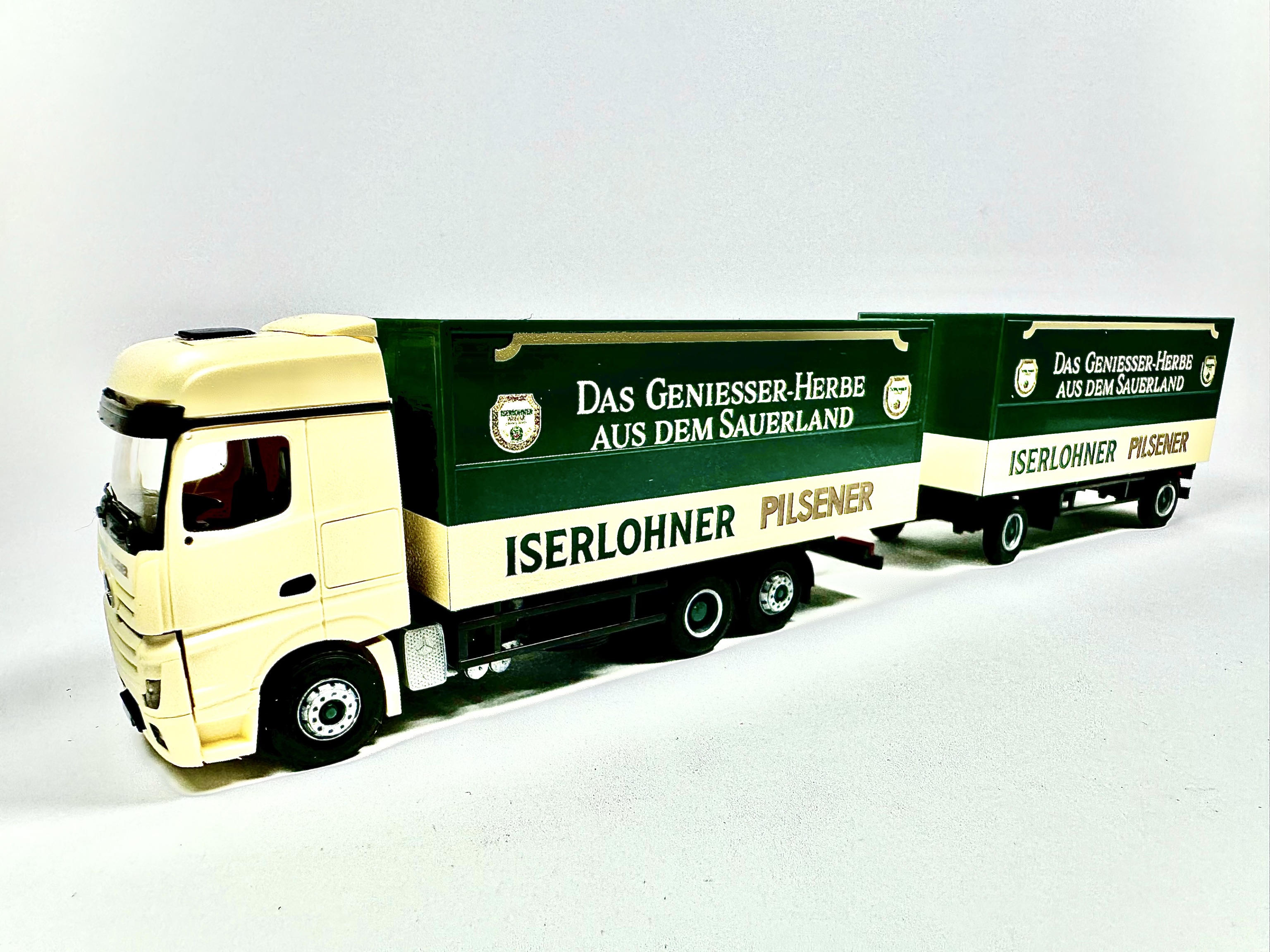 Actros Getränkekoffer Gliederzug "Iserlohner Brauerei" Actros Getränkekoffer Gliederzug "Iserlohner Brauerei"