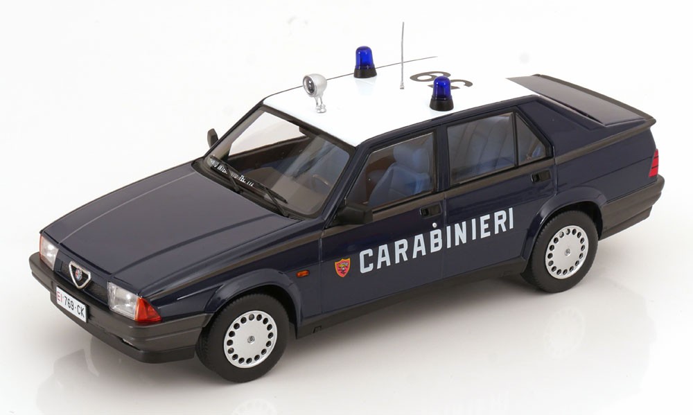 Alfa Romeo 75 „Carabinieri“ – Modellauto 1:18 von Triple 9 Collection Alfa Romeo 75 „Carabinieri“ – Modellauto 1:18 von Triple 9 Collection