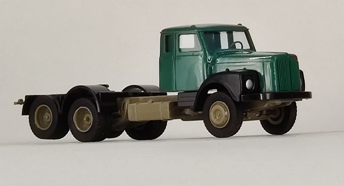 Scania LS 111 Sattelzugmaschine, grün