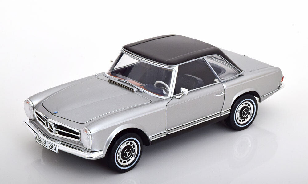 Mercedes-Benz 289 SL Pagode in Silber, abnehmbarem Harttop und blauer Inneneinrichtung Modelle Mercedes