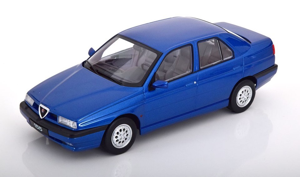 Alfa Romeo 155 – Modellauto 1:18 in Blau-Metallic mit grauer Innenausstattung