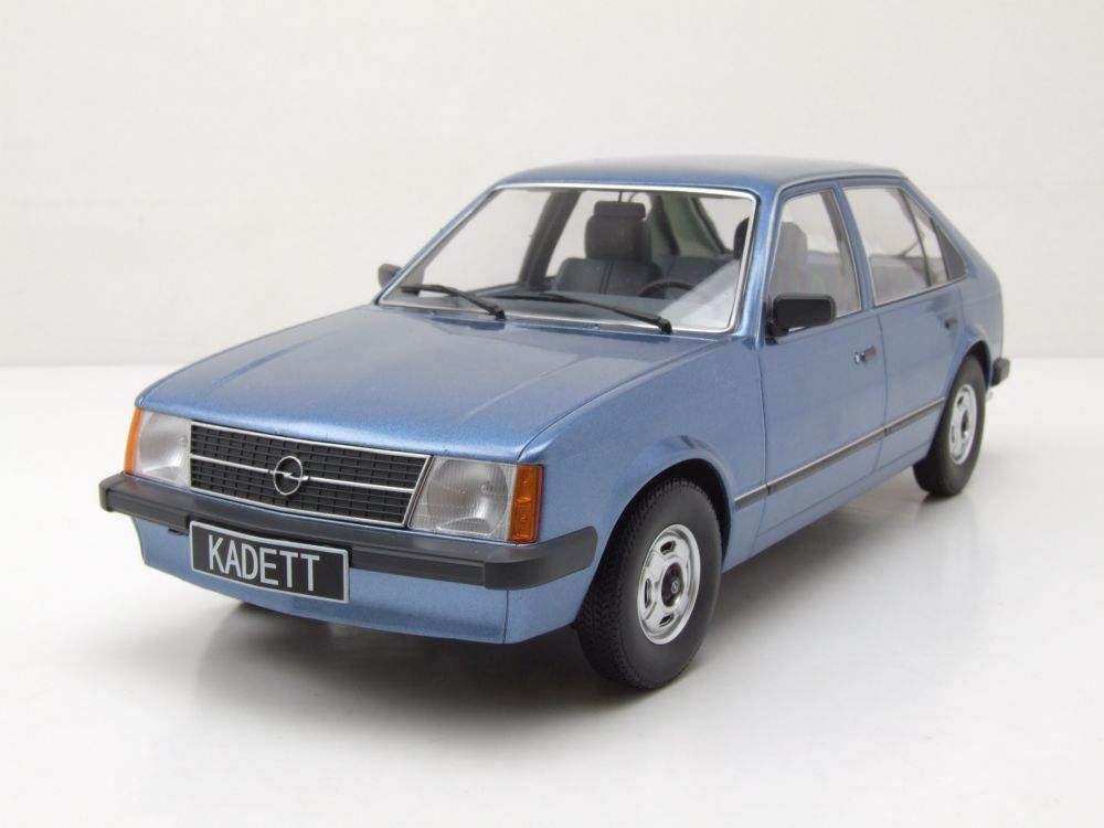 Opel Kadett D , blaumetallic