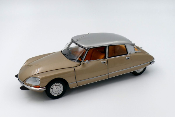 Citroen DS23 Pallas, goldmetallic/Dach silber