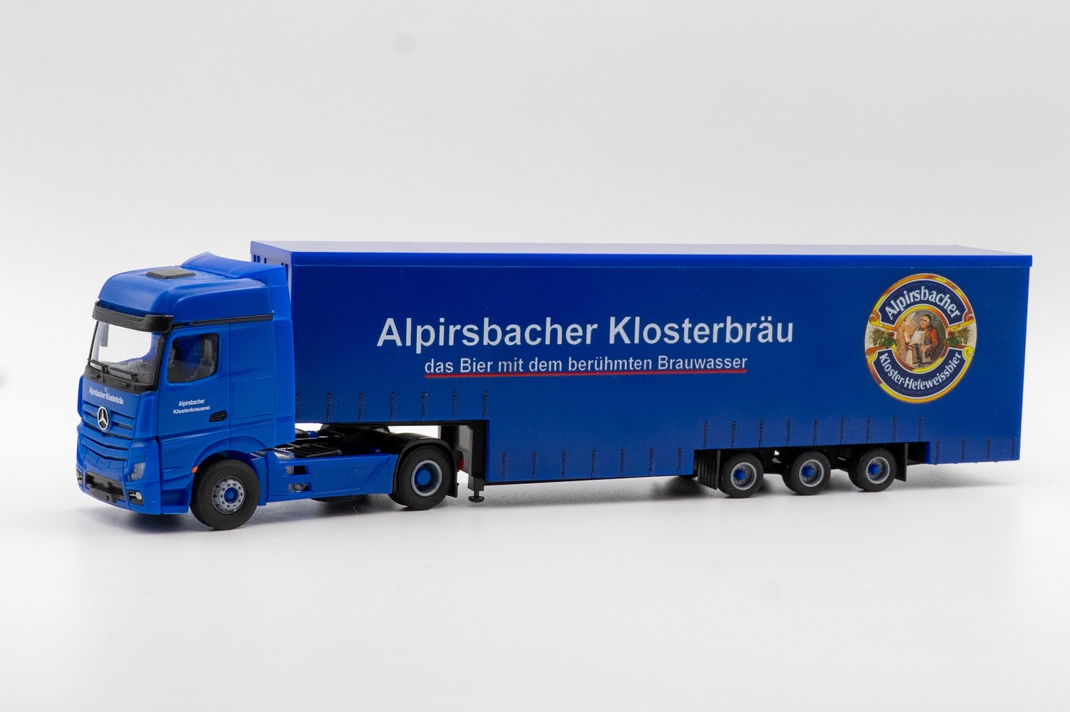 Actros mit Meusburger Getränkeauflieger "Alpirsbacher Kloster-Hefeweissbier"  Actros mit Meusburger Getränkeauflieger "Alpirsbacher Kloster-Hefeweissbier"