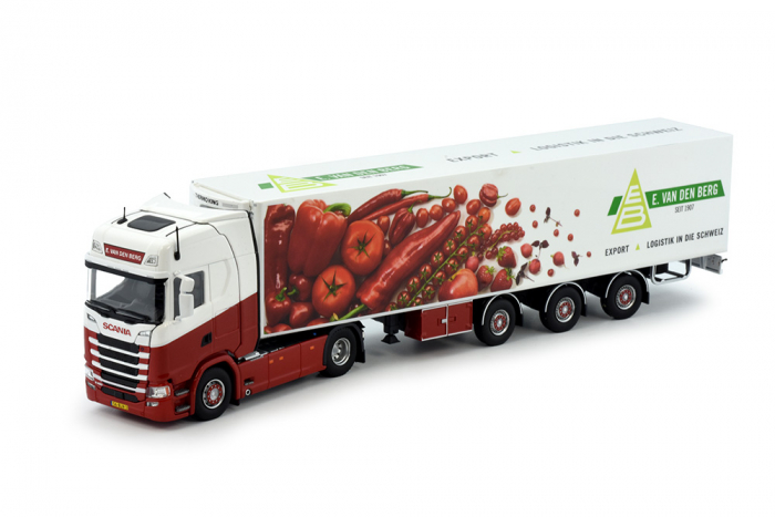 Scania Kühlkoffersattelzug der Spedition "E. van den Berg"
