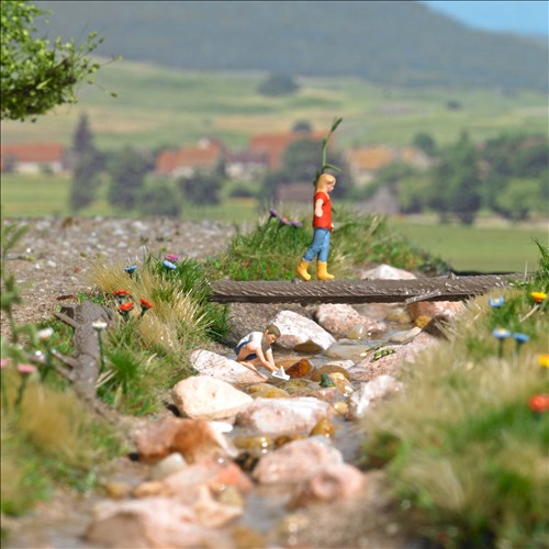 Miniatur Spielen am Waldbach