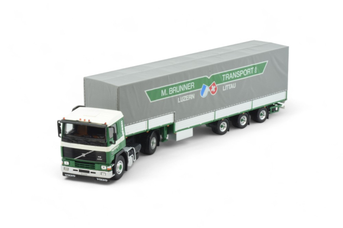 Volvo F12 mit 3-achsigem Schwanenhalsplanenauflieger der Spedition Brunner