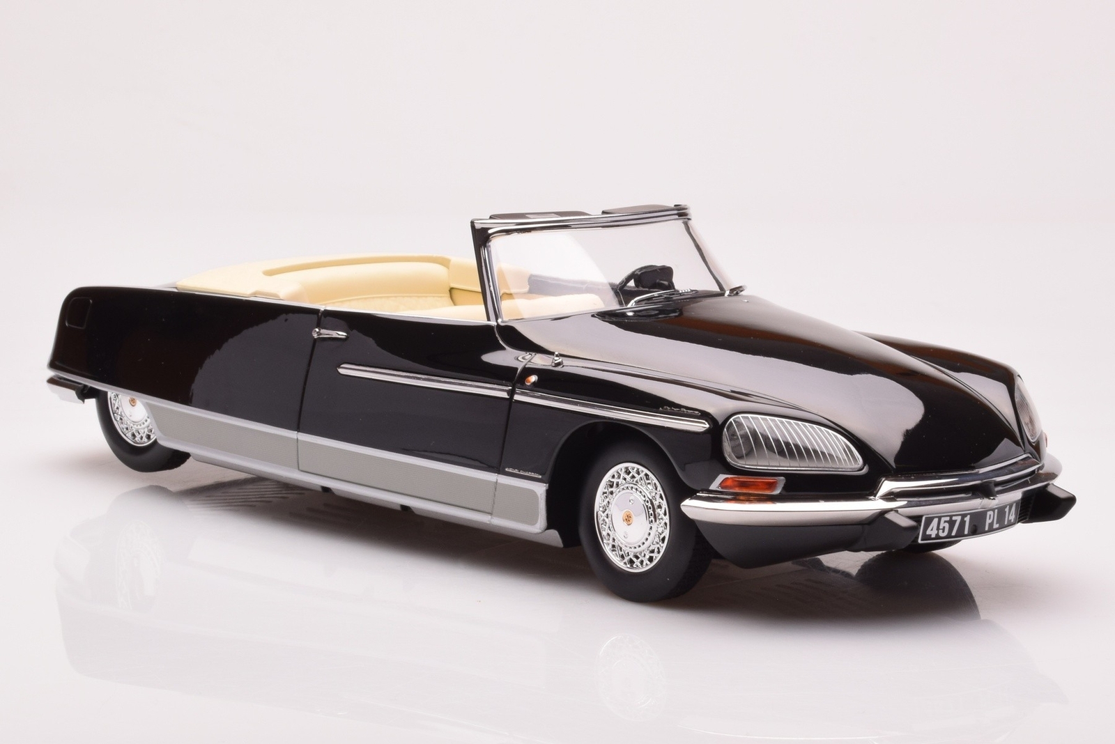 Citroen DS21 Palm Beach, schwarz