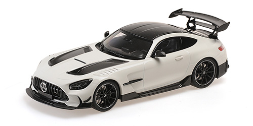 Minichamps Mercedes-AMG GT Black Series 2020 – Weiß Metallic, 1:18 Minichamps Mercedes-AMG GT Black Series 2020 – Weiß Metallic, 1:18